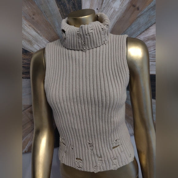 UO SLEEVELESS TURTLENECK SWEATER Urban Outfitters - Picture 3 of 10